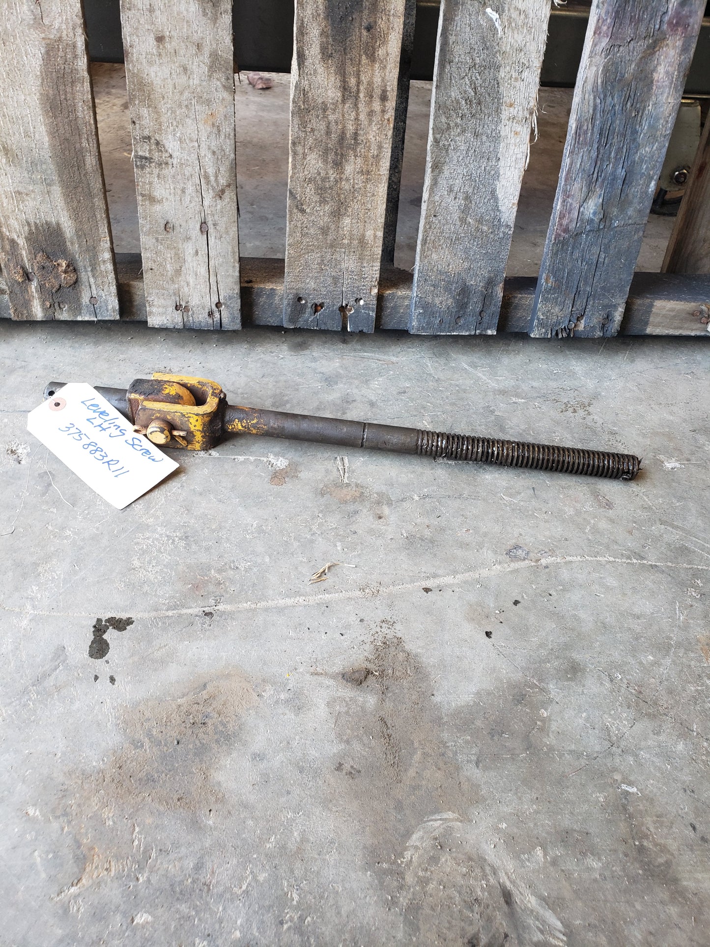 Leveling Screw, Left