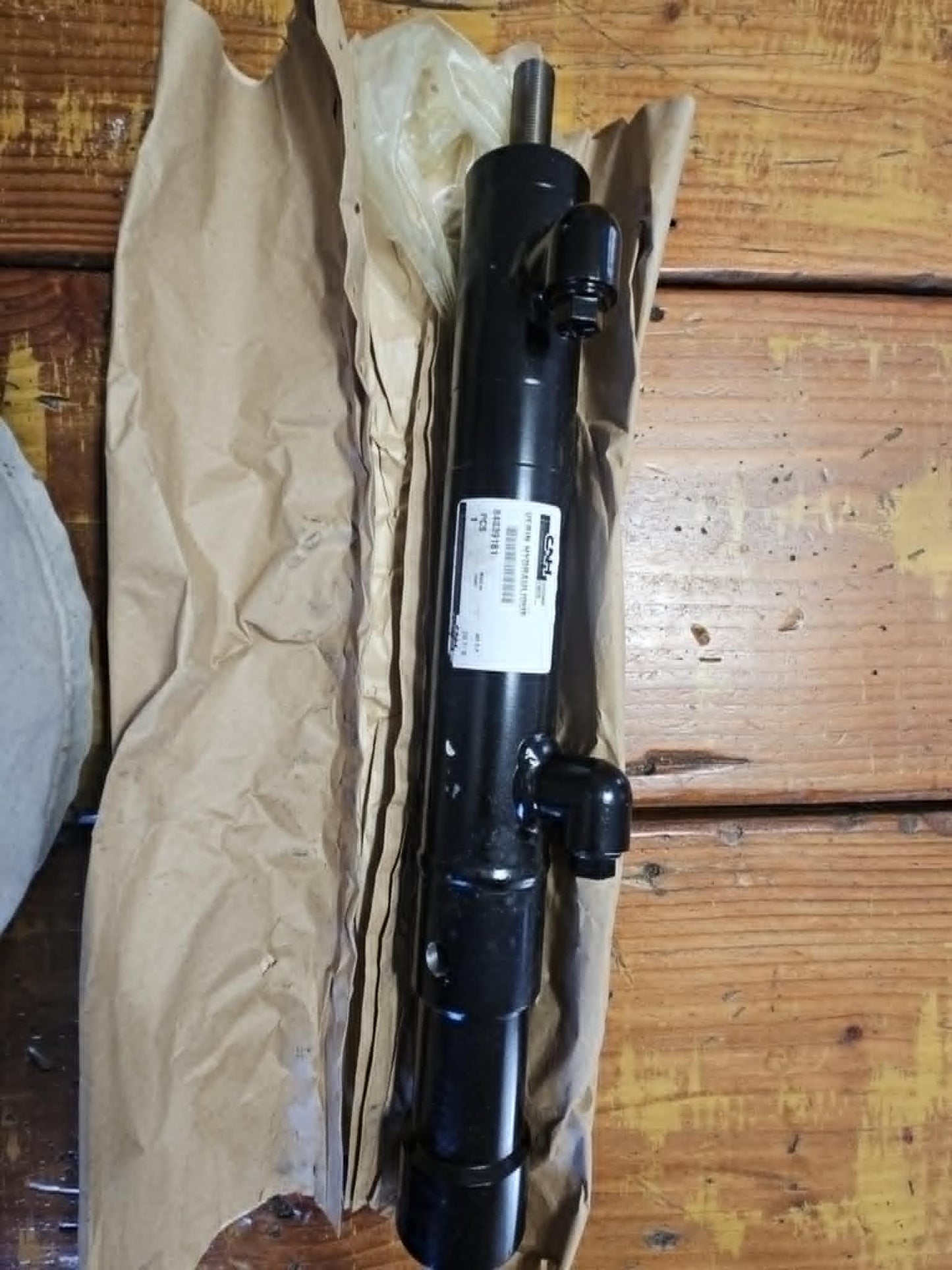 Spout Lift Cylinder