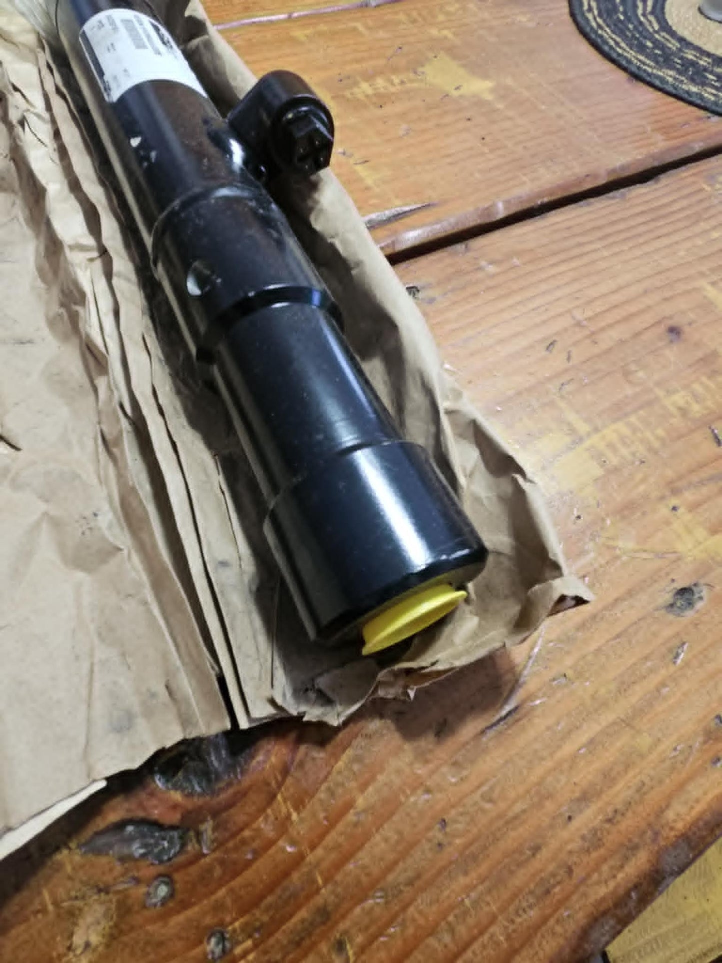 Spout Lift Cylinder