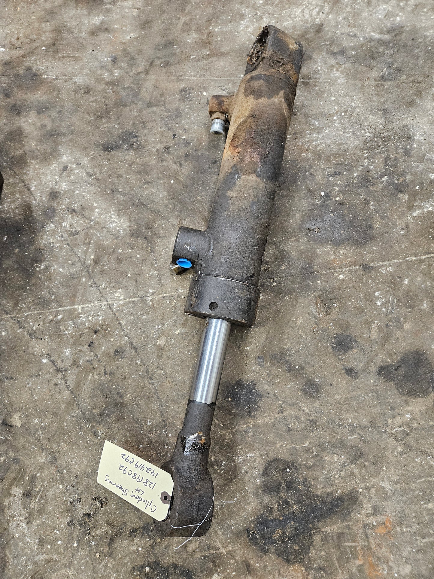 LH Steering Cylinder