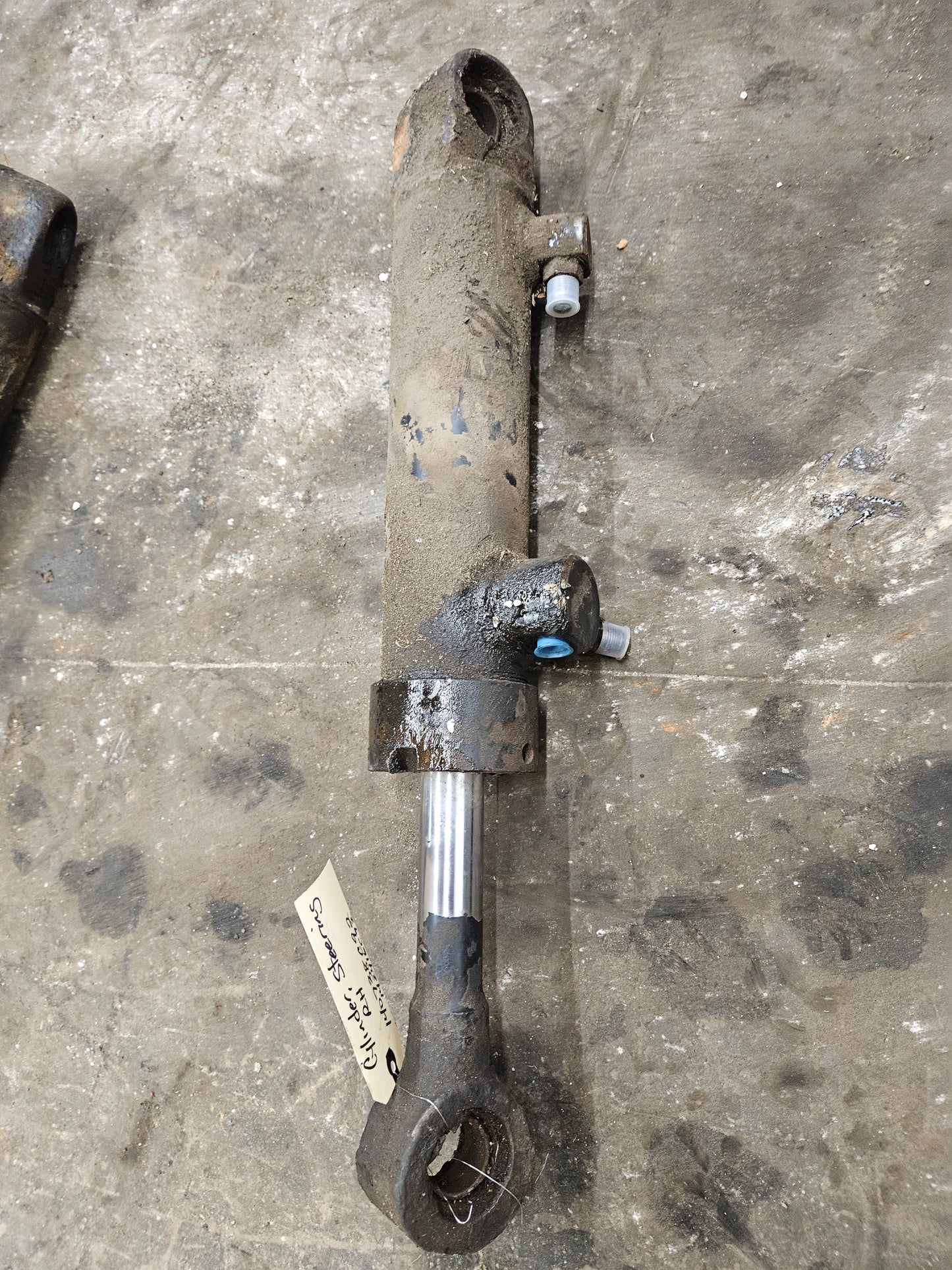 RH Steering Cylinder